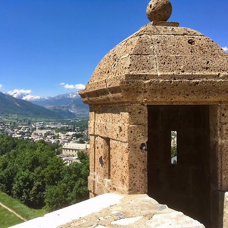 Au "Gargouillard" De La Citadelle Vauban Apartment บรีอองซง ภายนอก รูปภาพ