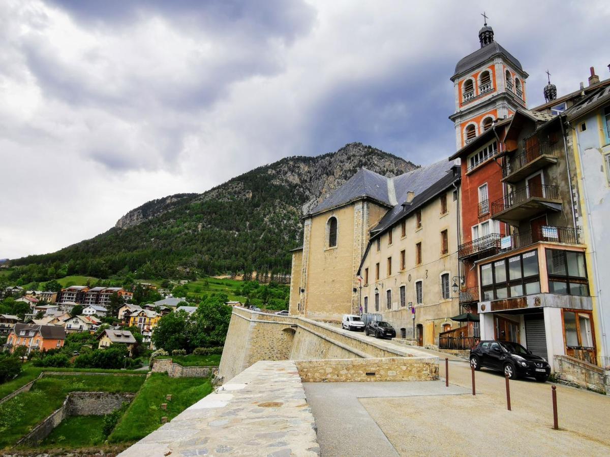 Au "Gargouillard" De La Citadelle Vauban Apartment บรีอองซง ภายนอก รูปภาพ