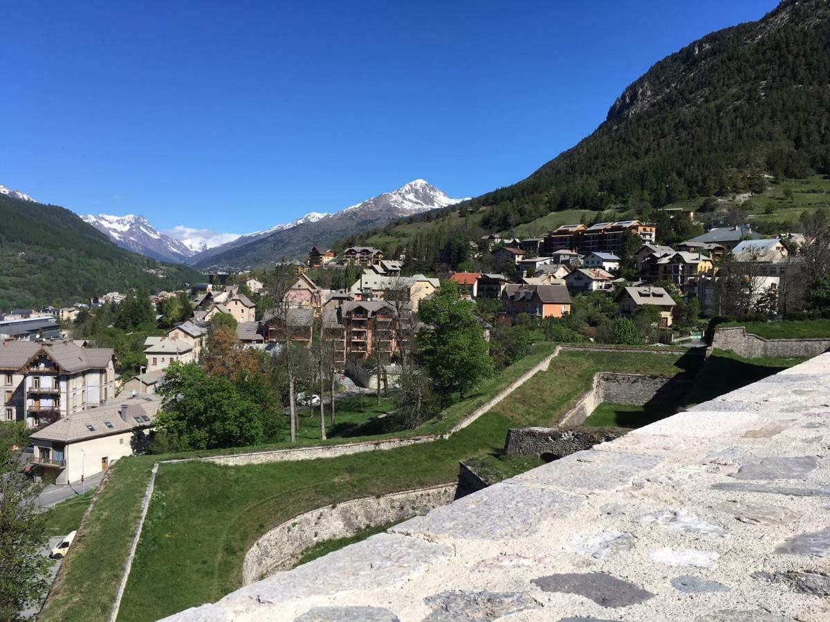 Au "Gargouillard" De La Citadelle Vauban Apartment บรีอองซง ภายนอก รูปภาพ