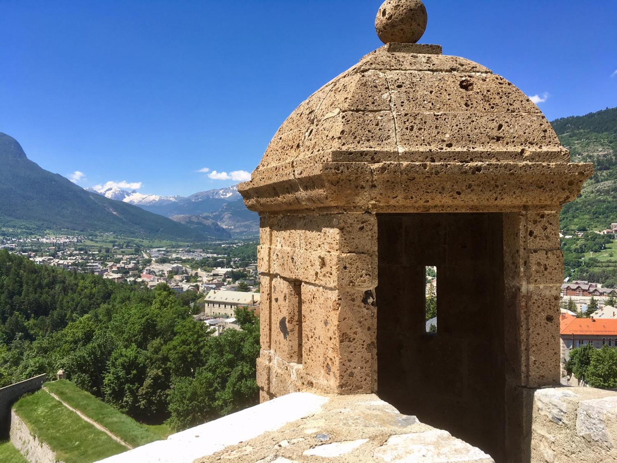 Au "Gargouillard" De La Citadelle Vauban Apartment บรีอองซง ภายนอก รูปภาพ